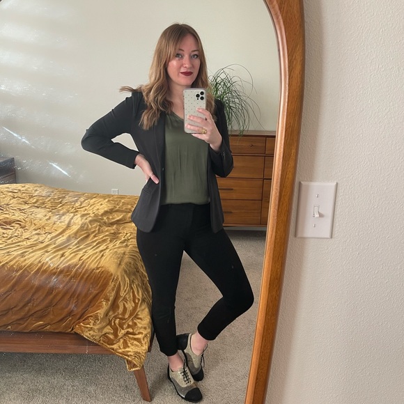 Meet your Posher, Liz - Picture 1 of 1